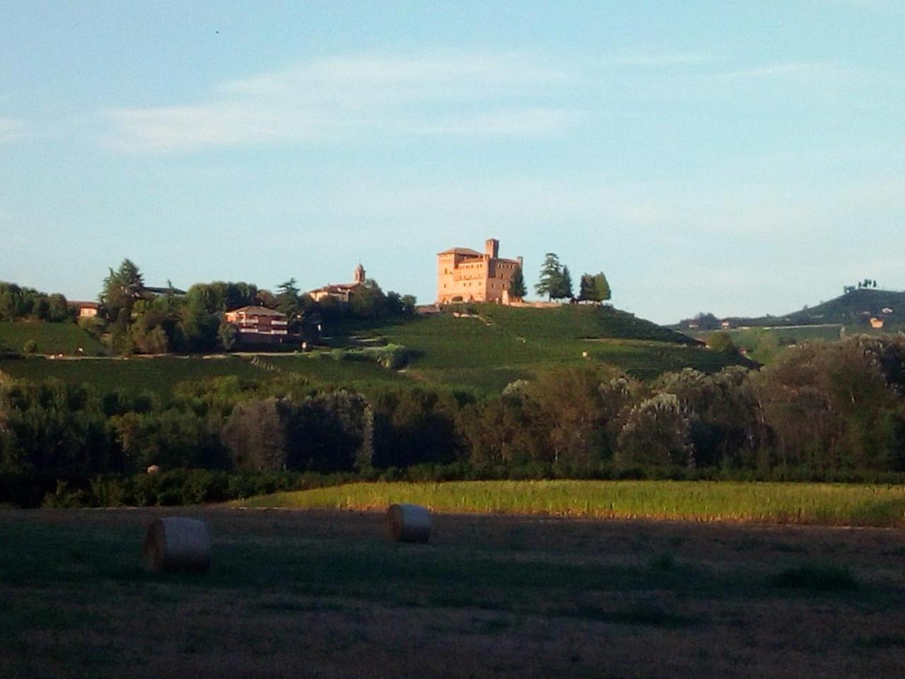 Tenuta Calabiana Diano dʼAlba Eksteriør bilde